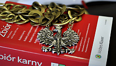 Zabił wujka partnerki i ranił kobietę. Sąd w Olsztynie wydał wyrok Zabił wujka partnerki i ranił kobietę. Sąd w Olsztynie wydał wyrok